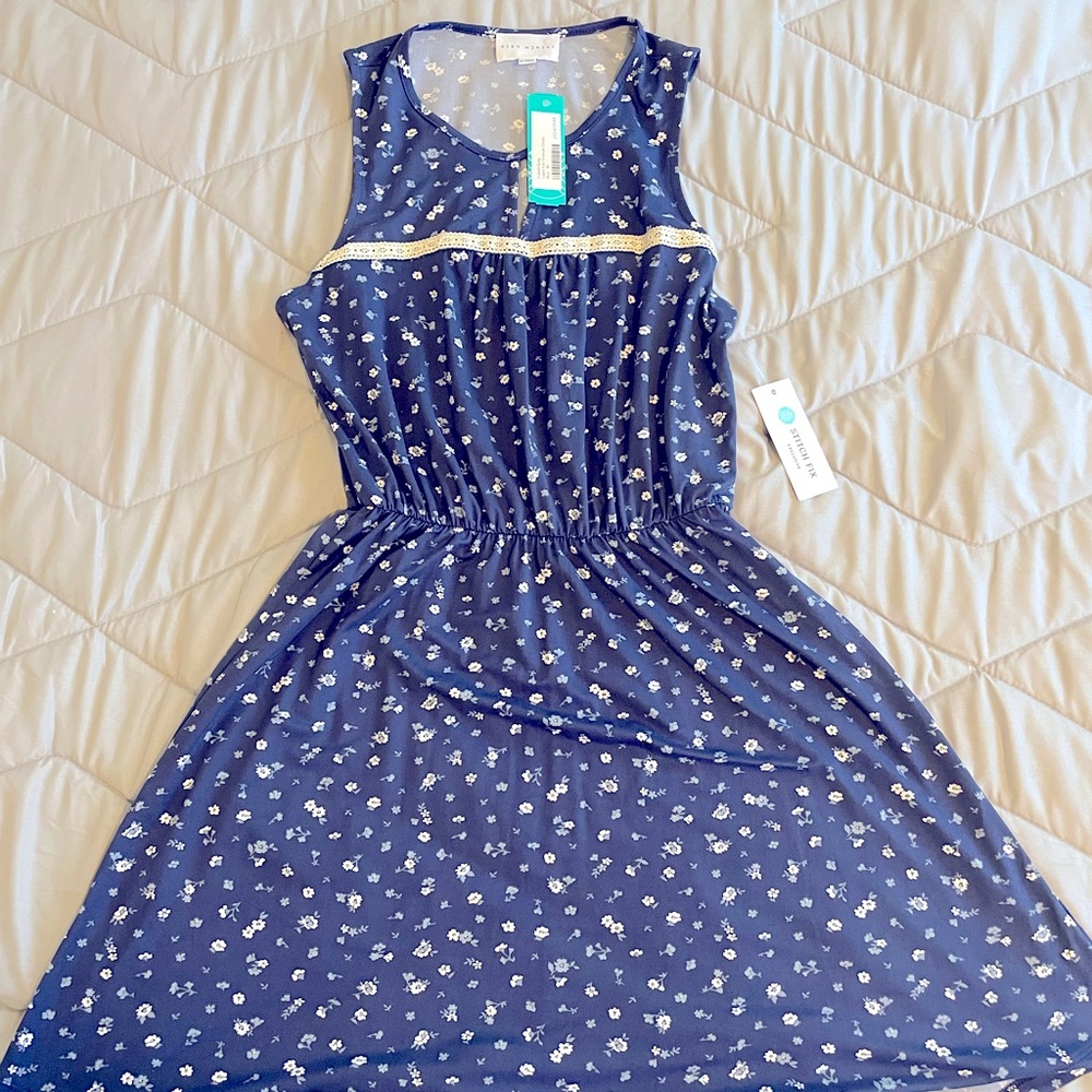 French grey knit keyhole dress
Bought from Stitch Fix, never worn - Picture 2 of 2